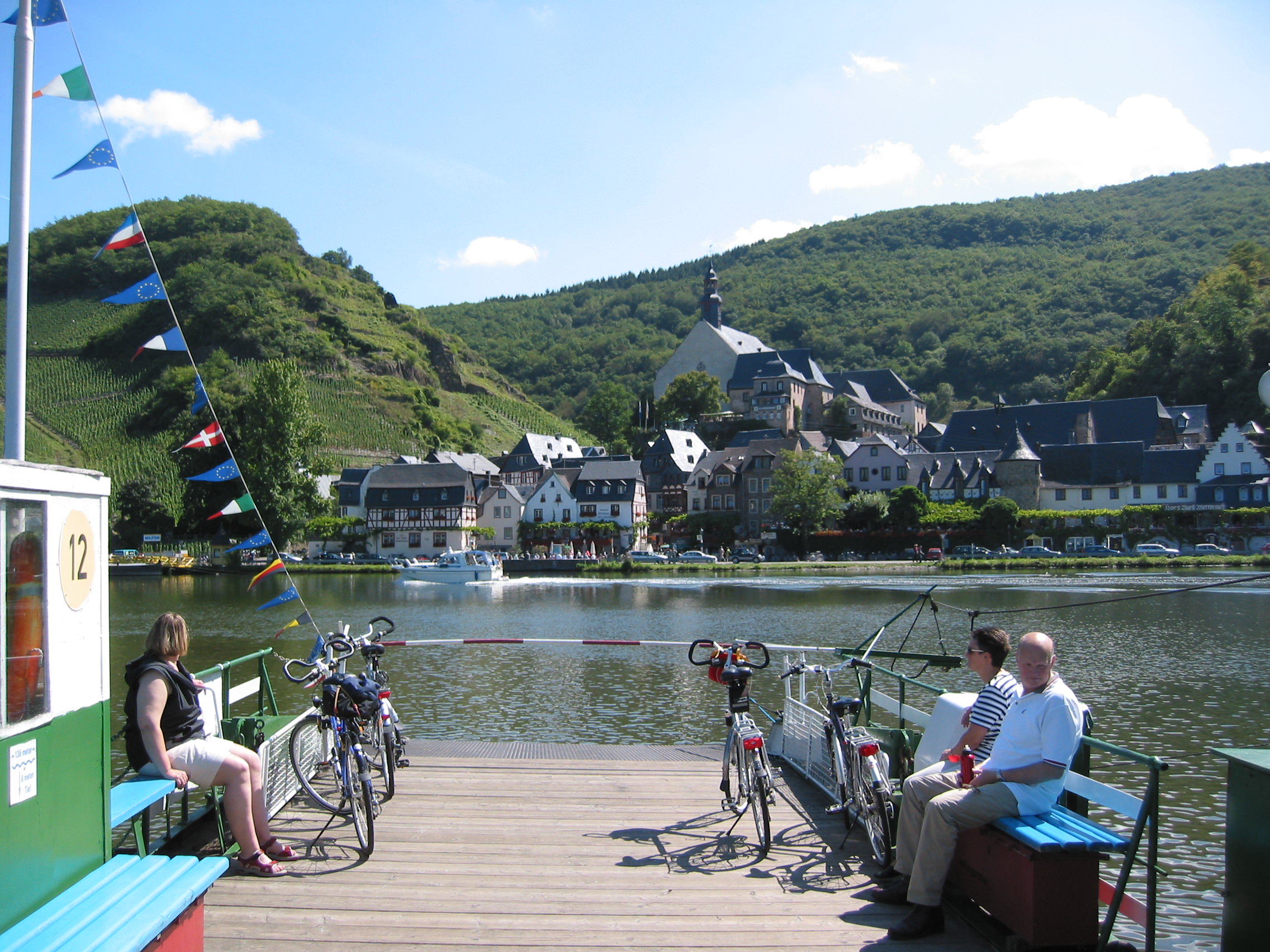 Mit der Fähre ans andere Ufer