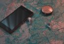 Smartphone und Landkarte