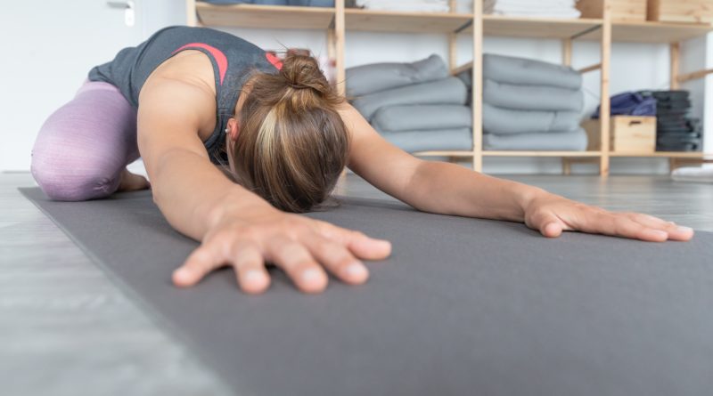 Zuhause auf der Yoga-Matte